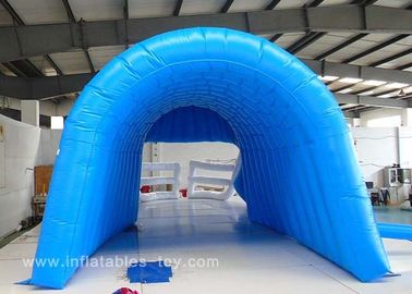 Tunnel gonfiabile del casco di calcio dei grandi raider americani del nero blu