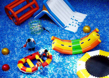 Parco di divertimenti gonfiabile ultimo con la palla di plastica, parco gonfiabile dei giocattoli per i bambini