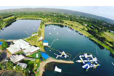 Parco gonfiabile dell'acqua di corsa ad ostacoli dei giochi blu dell'acqua per la località di soggiorno di lusso