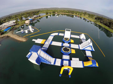 Parco gonfiabile dell'acqua di corsa ad ostacoli dei giochi blu dell'acqua per la località di soggiorno di lusso
