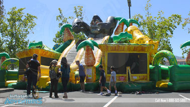 Il castello rimbalzante dei bambini combinati gonfiabili di King Kong del gigante con lo scorrevole