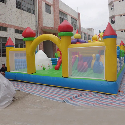 Parco di divertimenti gonfiabile adatto ai bambini con il castello di salto di esplosione all'aperto del campo da giuoco di stampa