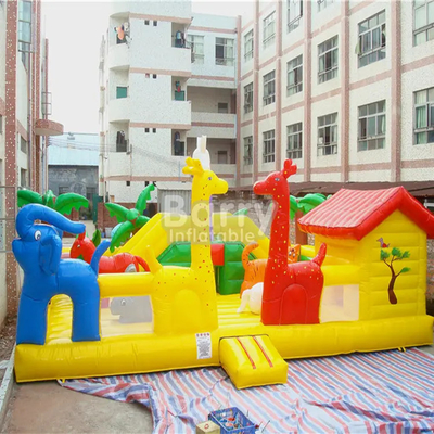 Il castello rimbalzante dei bambini gonfiabili del parco di divertimenti della tela cerata con il tema animale dell'elefante dello scorrevole