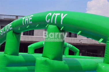Grandi scivoli gonfiabili di divertimento di verde dello scorrevole gonfiabile pazzo della città per la via/strada