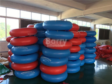 Giocattoli gonfiabili rossi e blu dell'acqua per i bambini, galleggianti della piscina