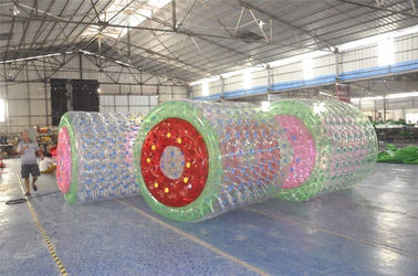 Giocattoli gonfiabili dell'acqua della tela cerata del PVC, palle di rullo dell'acqua del globo 2,4 * 2,2 * 1.8M