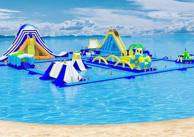 Parco gonfiabile di galleggiamento commerciale dell'acqua dei giocattoli, spiaggia gigante Waterpark per l'adulto