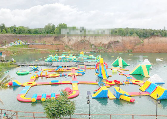 Campo da giuoco di galleggiamento gonfiabile su misura libero dell'acqua dei giochi dell'acqua del lago