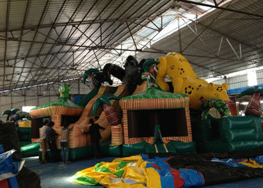 Il castello rimbalzante dei bambini combinati gonfiabili di King Kong del gigante con lo scorrevole