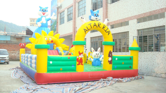 Castello rimbalzante dei bambini gonfiabili del parco a tema della tela cerata dei giochi del campo da giuoco
