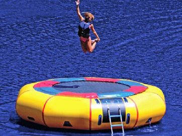 L'acqua gonfiabile di salto del trampolino dell'acqua gioca il PVC impermeabile