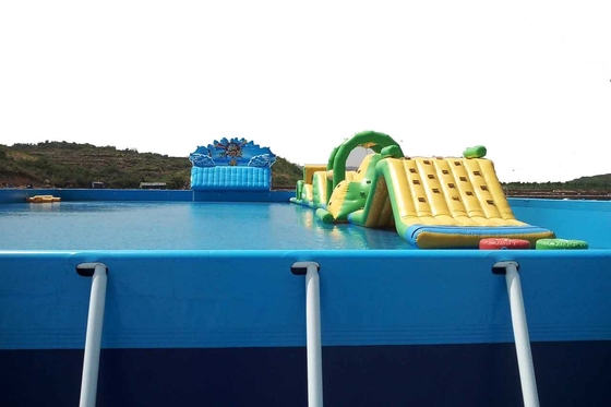 Logo creativo personalizzato Parco acquatico stampato Corso di ostacoli d'acqua galleggiante Giocattoli d'acqua galleggianti Per piscina a telaio metallico