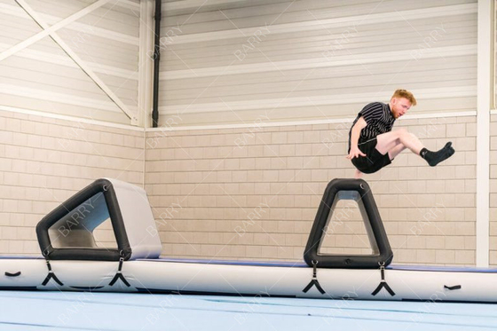 Trampolino su misura Parco pista aerea Kid Ninja Warrior Corso di ostacoli Air Obstacle Parkour