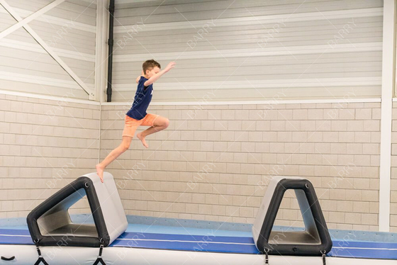 Trampolino su misura Parco pista aerea Kid Ninja Warrior Corso di ostacoli Air Obstacle Parkour