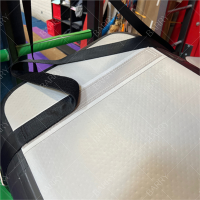 Parco giochi indoor Ninja Warrior Corso di ostacoli gonfiabile sospeso ostacolo Parkour 8ft Air Bridge