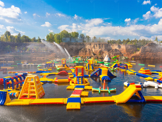 Parco acquatico galleggiante in PVC personalizzato destinato alla piscina