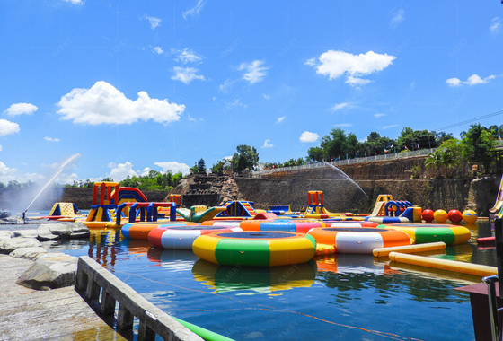 Parco acquatico galleggiante in PVC personalizzato destinato alla piscina