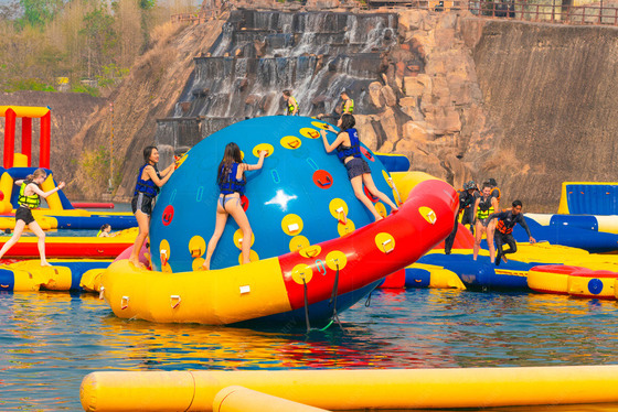 Parco acquatico galleggiante in PVC personalizzato destinato alla piscina
