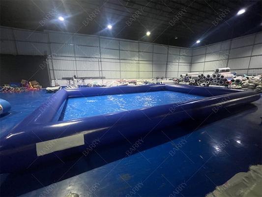 Piccola piscina d'acqua blu portatile per bambini fatta di telone PVC resistente Perfetto per il divertimento estivo e giochi d'acqua