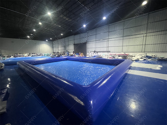 Piccola piscina d'acqua blu portatile per bambini fatta di telone PVC resistente Perfetto per il divertimento estivo e giochi d'acqua