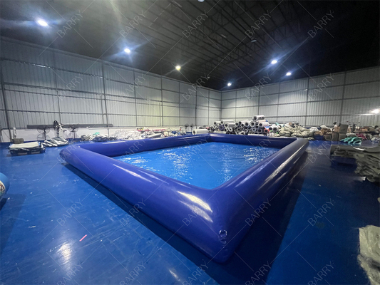 Piccola piscina d'acqua blu portatile per bambini fatta di telone PVC resistente Perfetto per il divertimento estivo e giochi d'acqua