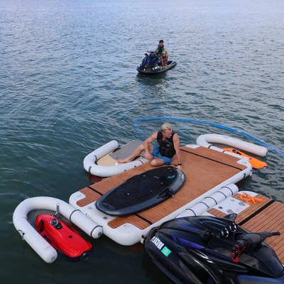 Dock galleggiante gonfiabile a forma di U per motoscafi