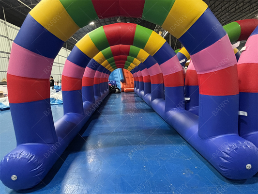 Tunnel gonfiabile con spruzzi d'acqua da 32,8 piedi per eventi estivi