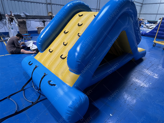 Slide da arrampicata a torre d'acqua gonfiabile a lago, vendita diretta di fabbrica Slide d'acqua galleggiante gonfiabile per parco acquatico