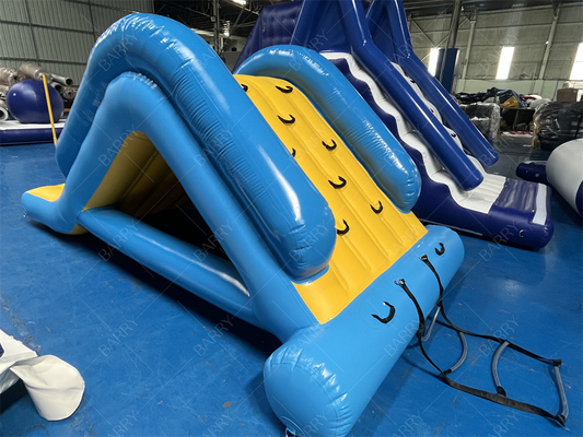 Slide da arrampicata a torre d'acqua gonfiabile a lago, vendita diretta di fabbrica Slide d'acqua galleggiante gonfiabile per parco acquatico