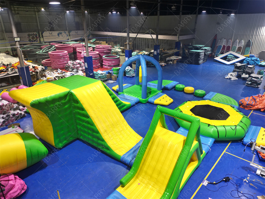 Attrezzatura per giochi d'acqua Gioco Personalizzato Commerciale Esterno Nuovo Verde Parco Acquatico Galleggiante Gonfiabile per Mare