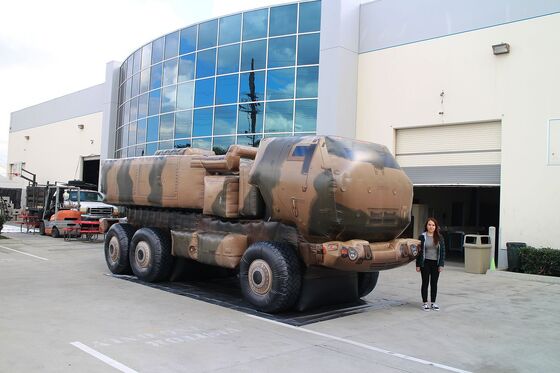 Camionetto da carico militare a forma di manichino gonfiabile