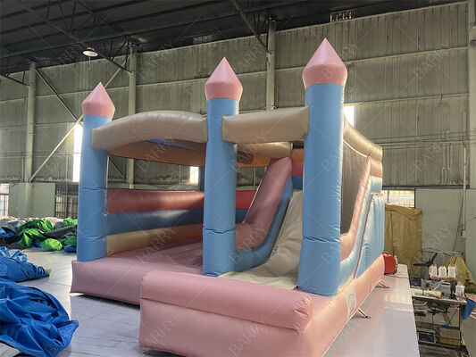Castello gonfiabile da principessa rosa e blu pastello con scivolo