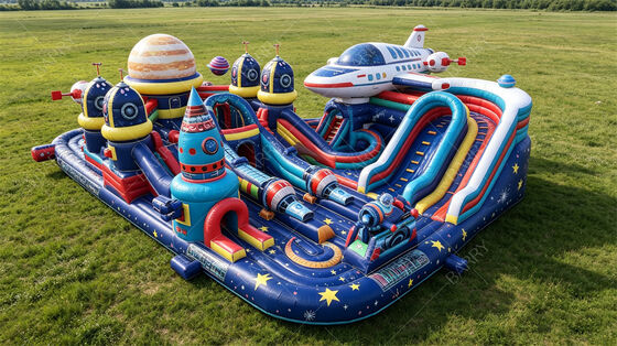 Città di divertimento gonfiabile a tema galattico. Space Shuttle e Planet Bounce Park con scivoli e ostacoli. PVC commerciale per le attività di noleggio e di shopping.