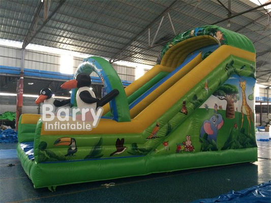 Scorrevole di galleggiamento gonfiabile del parco dell'acqua dell'acquascivolo 7*4*5m di tema del servo del fumetto per i bambini