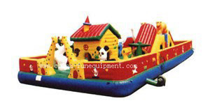 Castello di salto gonfiabile di corsa ad ostacoli del parco di divertimenti dei bambini