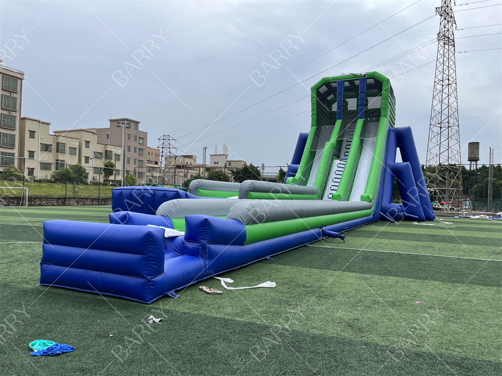 Gioco di festa per bambini personalizzato alto 36x14x13m treppiede scivolo d'acqua gigante per eventi di grandi dimensioni 5 km percorso gonfiabile di ostacoli