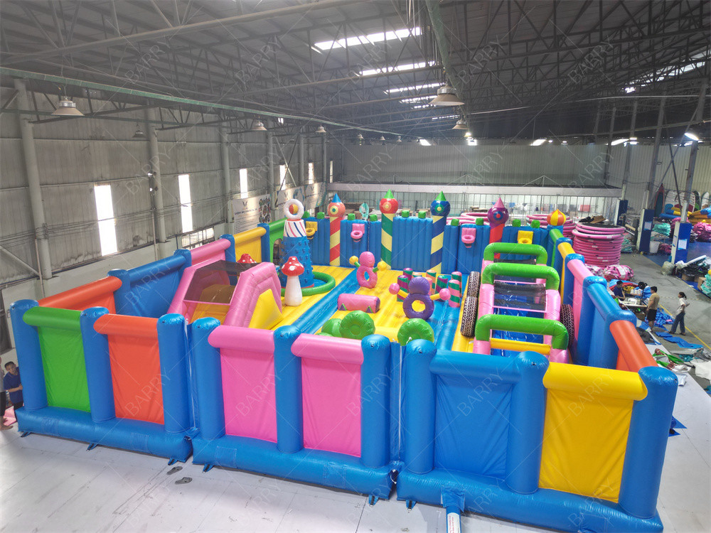 Custom World'S Biggest Kids Indoor Bounce House Parco a tema Parco giochi gonfiabile