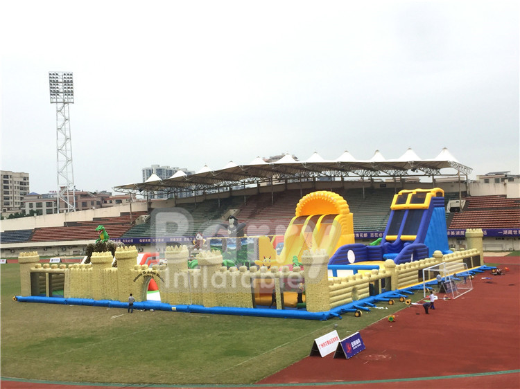 1600 m2 Il più grande parco a tema gonfiabile del mondo Dinosauri al chiuso Grande rimbalzo all'aperto con gioco sportivo