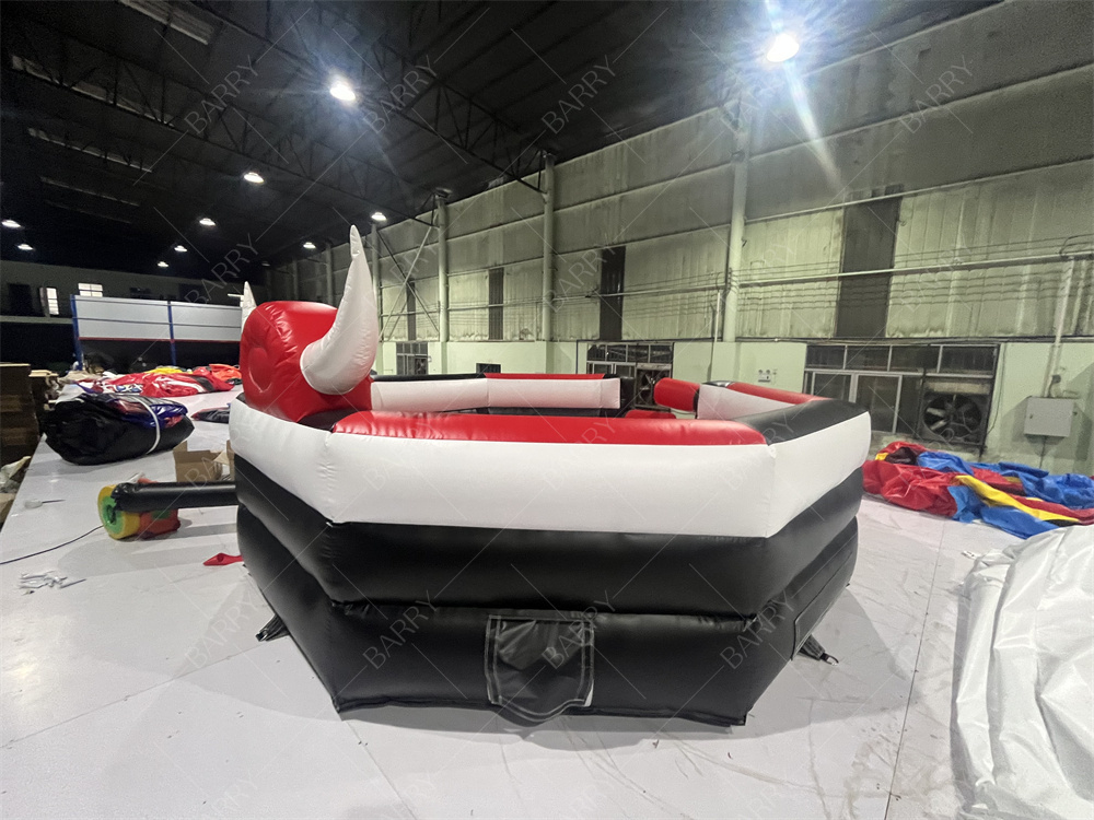 Giostra Meccanica Gonfiabile per Adulti - Simulatore di Rodeo Rosso