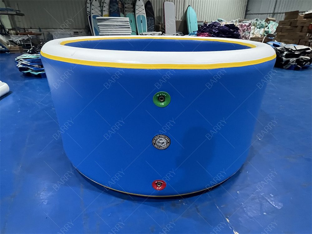 Piscine gonfiabili con ghiaccio per bagno estivo essenziale in cortile