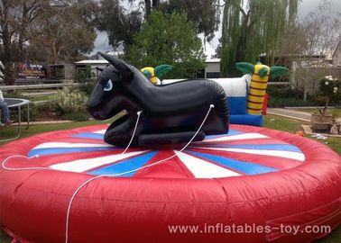 Toro meccanico gigante del rodeo dei giochi gonfiabili di sport del parco di divertimenti con il materasso gonfiabile
