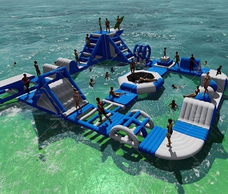 Parco acquatico galleggiante gonfiabile in tela cerata OEM Family Resorts Water Parks Floating Blow Up Island