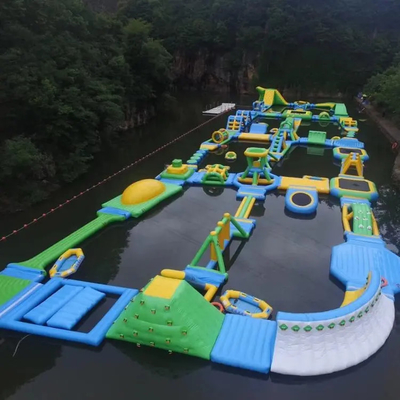 Trampolino gonfiabile ad isola galleggiante Parco acquatico galleggiante estivo personalizzato