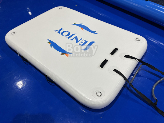 Piattaforma di banchina gonfiabile bianca a colori personalizzati con scale per stazioni di nuoto o jet ski