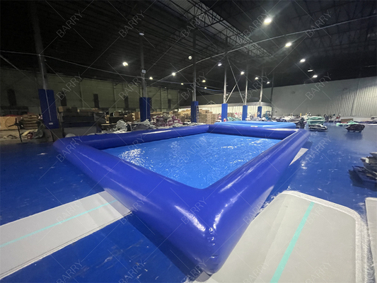 Piccola piscina d'acqua blu portatile per bambini fatta di telone PVC resistente Perfetto per il divertimento estivo e giochi d'acqua