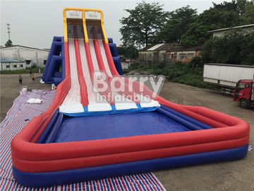 Acquascivolo gigante dello scivolo gonfiabile/PVC di quattro vicoli con il grande stagno per gli adulti