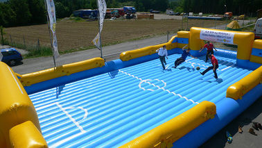 Campo di calcio gonfiabile divertente, campo di calcio gonfiabile dell'acqua per l'adulto