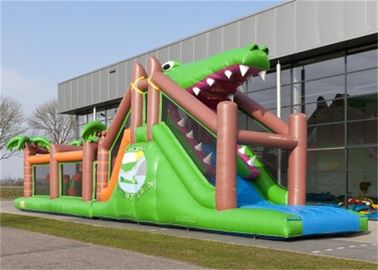 Corsa ad ostacoli verde adorabile di esplosione dello squalo per i giochi gonfiabili giganti dei bambini