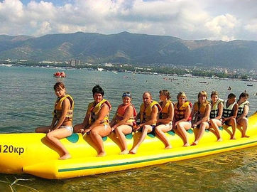 Crogiolo gonfiabile di giocattolo dell'acqua gigante, barca di banana gonfiabile durevole per l'adulto